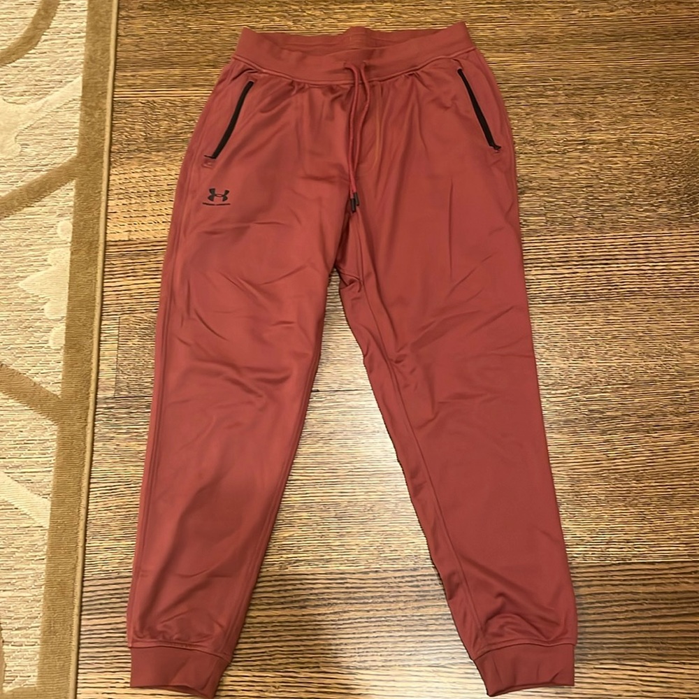 men’s red under armor joggers